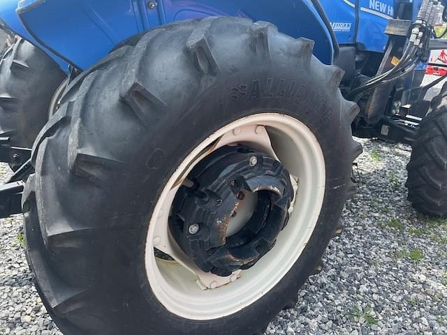 Image of New Holland Workmaster 70 equipment image 2