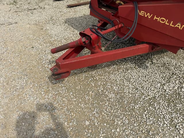 Image of New Holland 165 equipment image 2