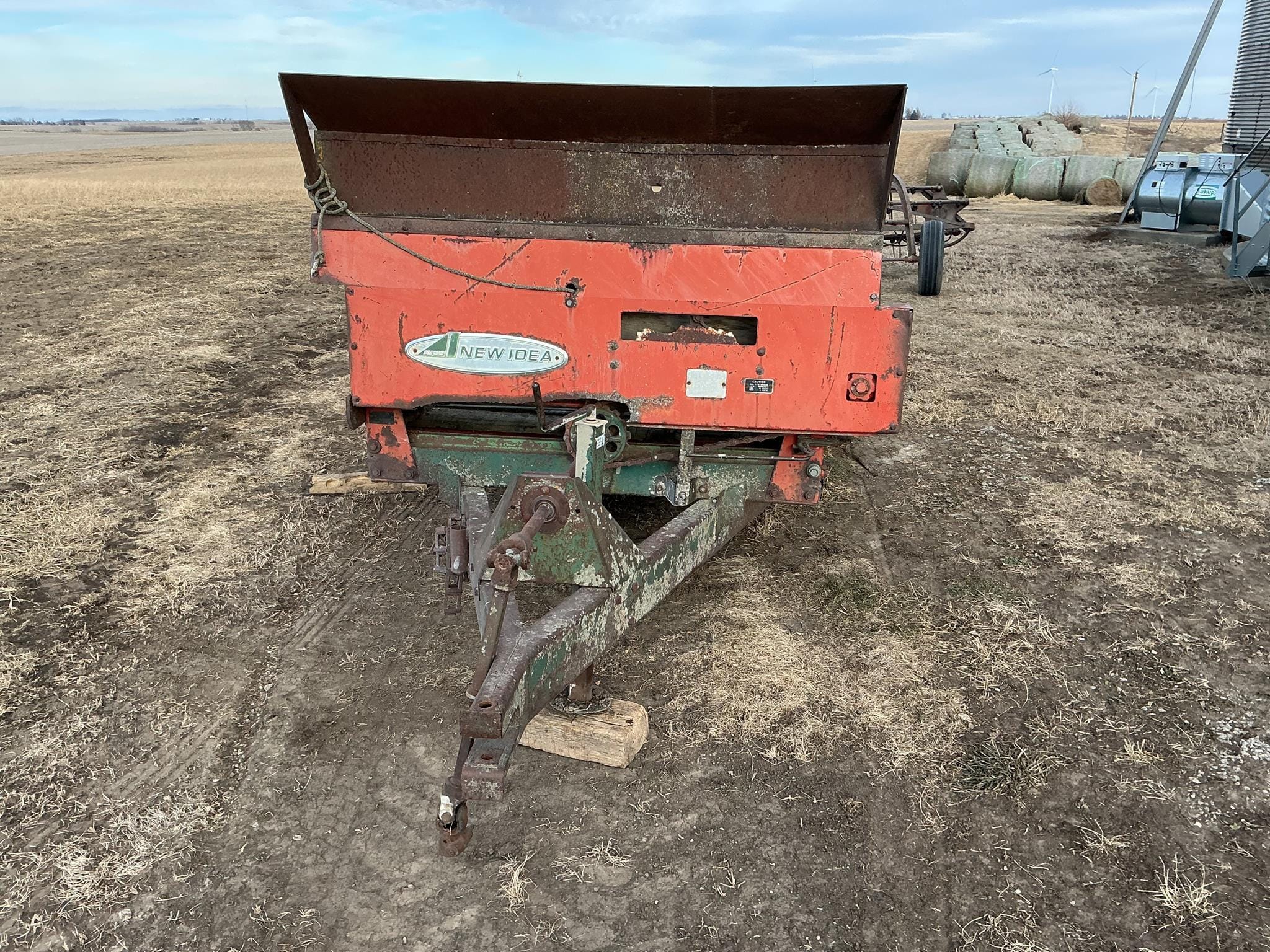 New Idea 215 Equipment Image0