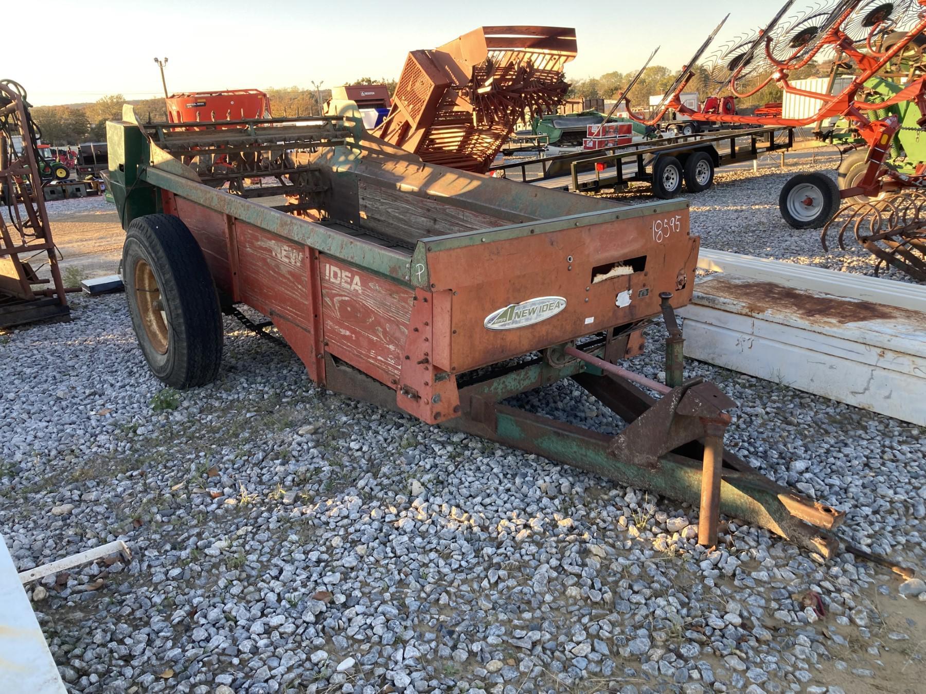 New Idea 215 Manure Handling Manure Spreaders Dry for Sale Tractor Zoom