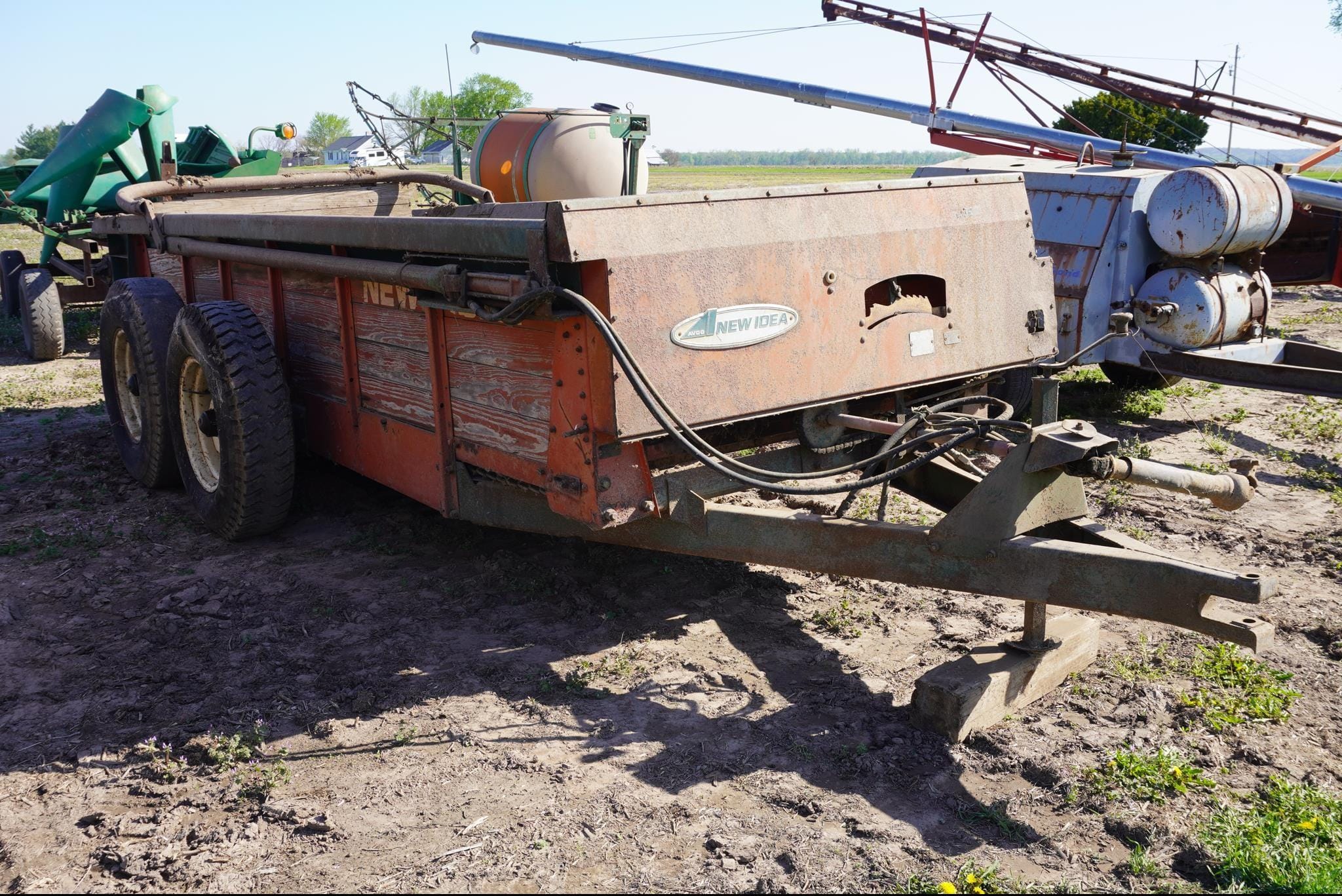 New Idea 218 Equipment Image0
