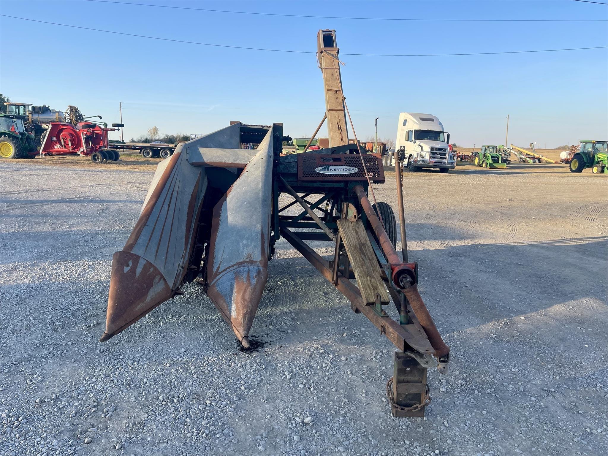New Idea 309 Equipment Image0