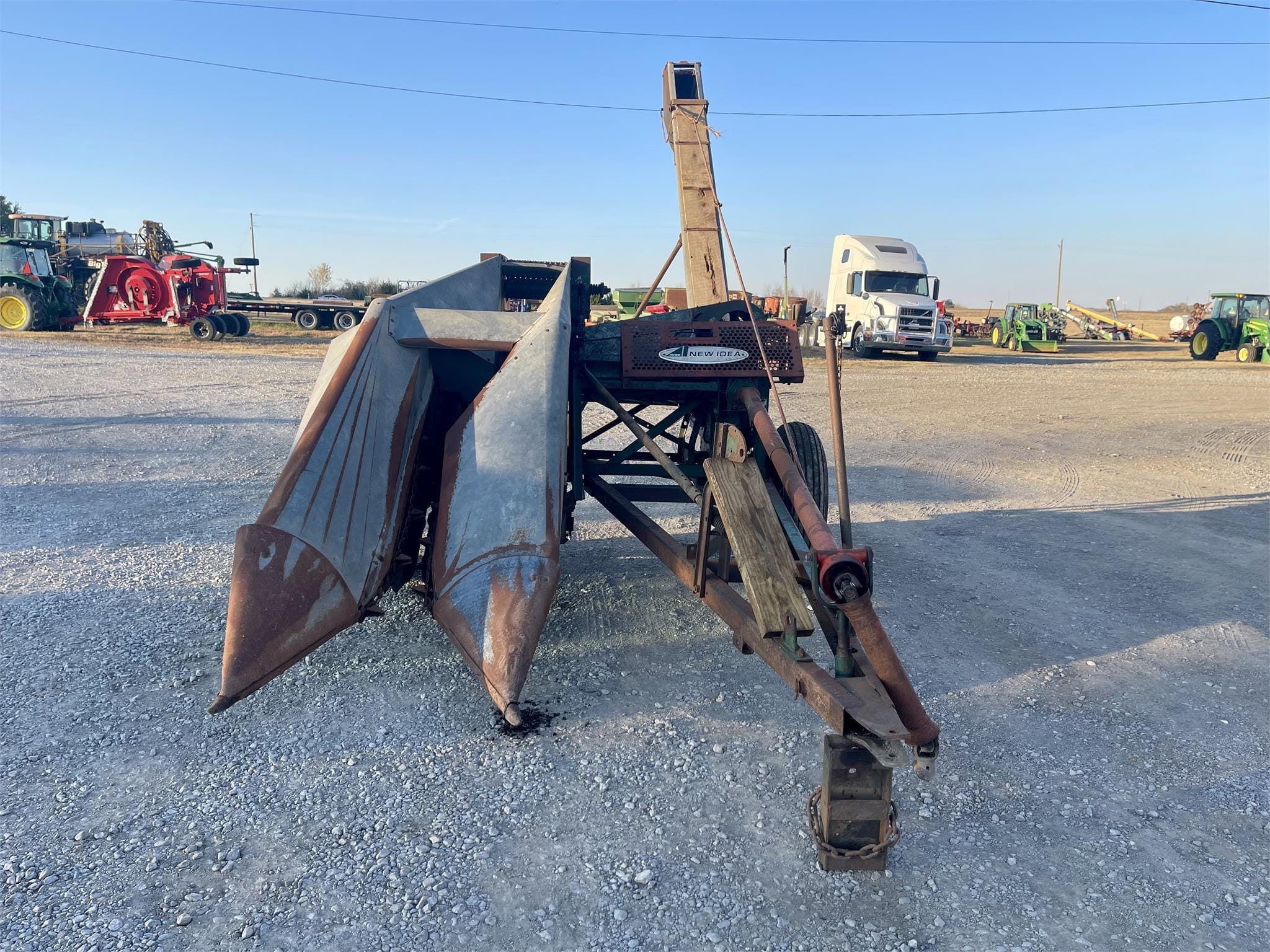 New Idea 309 Equipment Image0