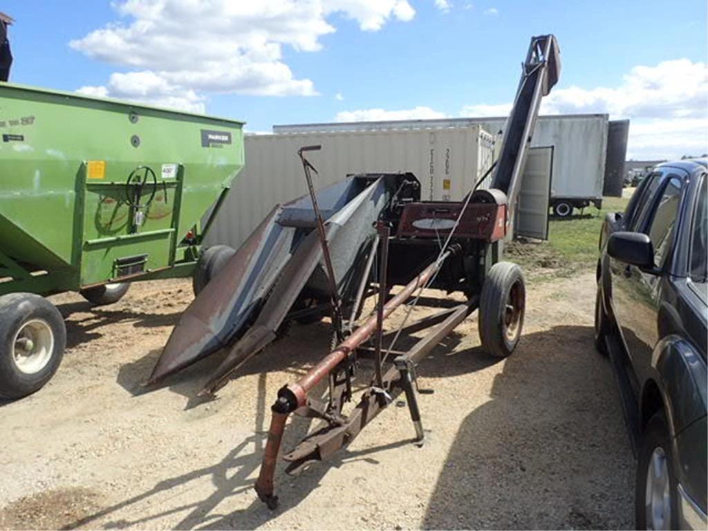 New Idea 323 Equipment Image0