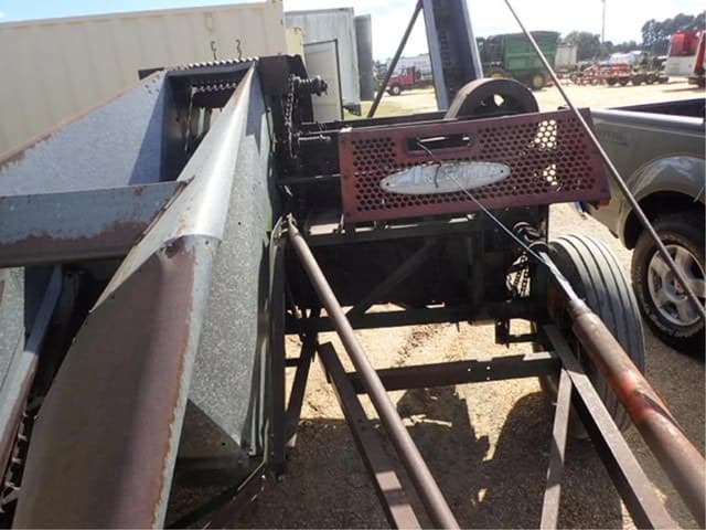 Image of New Idea 323 equipment image 3