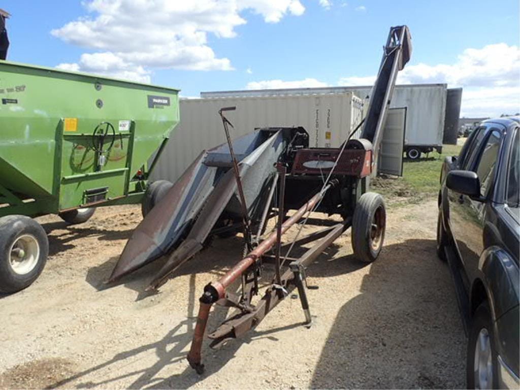 New Idea 323 Equipment Image0