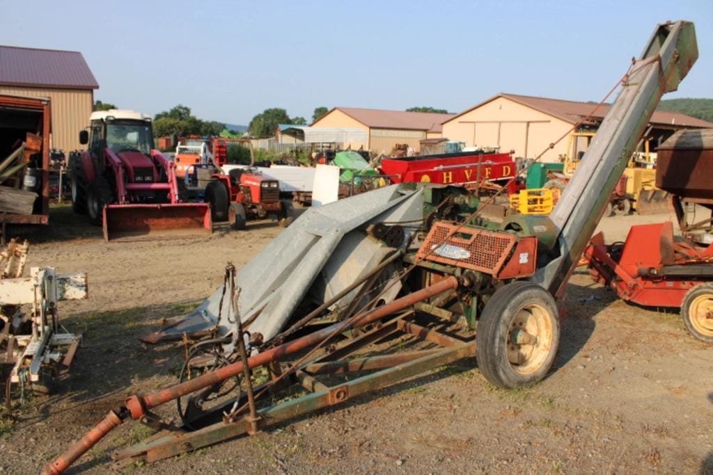 New Idea 323 Equipment Image0