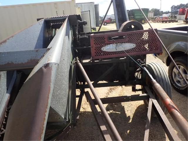 Image of New Idea 323 equipment image 3