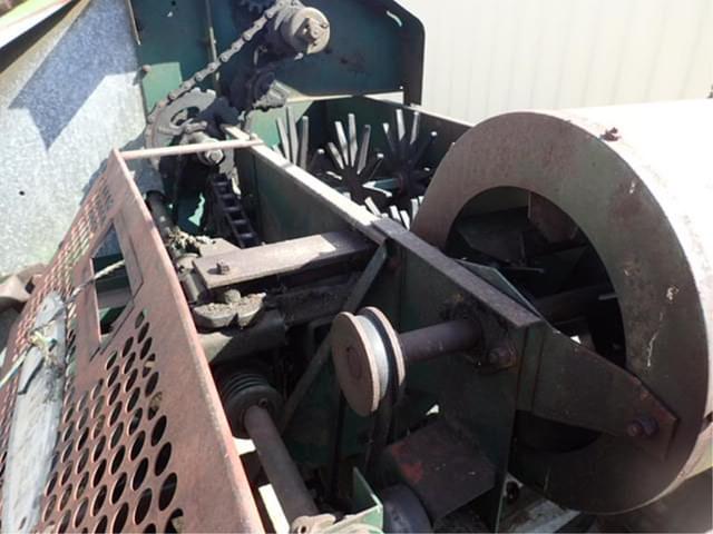 Image of New Idea 323 equipment image 4