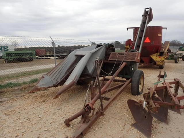 Image of New Idea 323 equipment image 1