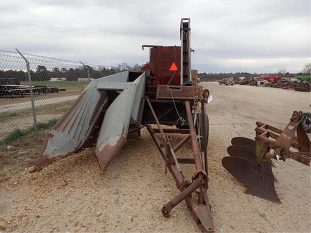 Image of New Idea 323 equipment image 2