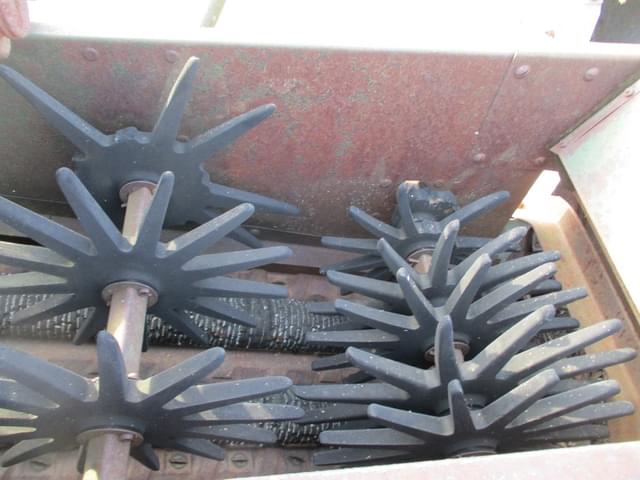 Image of New Idea 323 equipment image 3