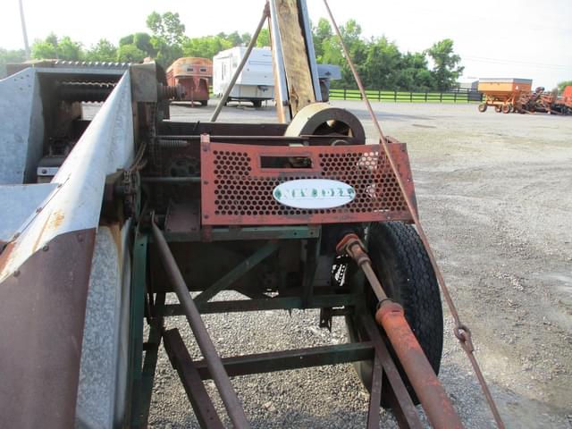 Image of New Idea 323 equipment image 2