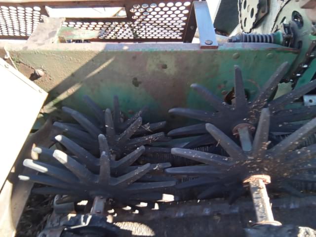 Image of New Idea 323 equipment image 3