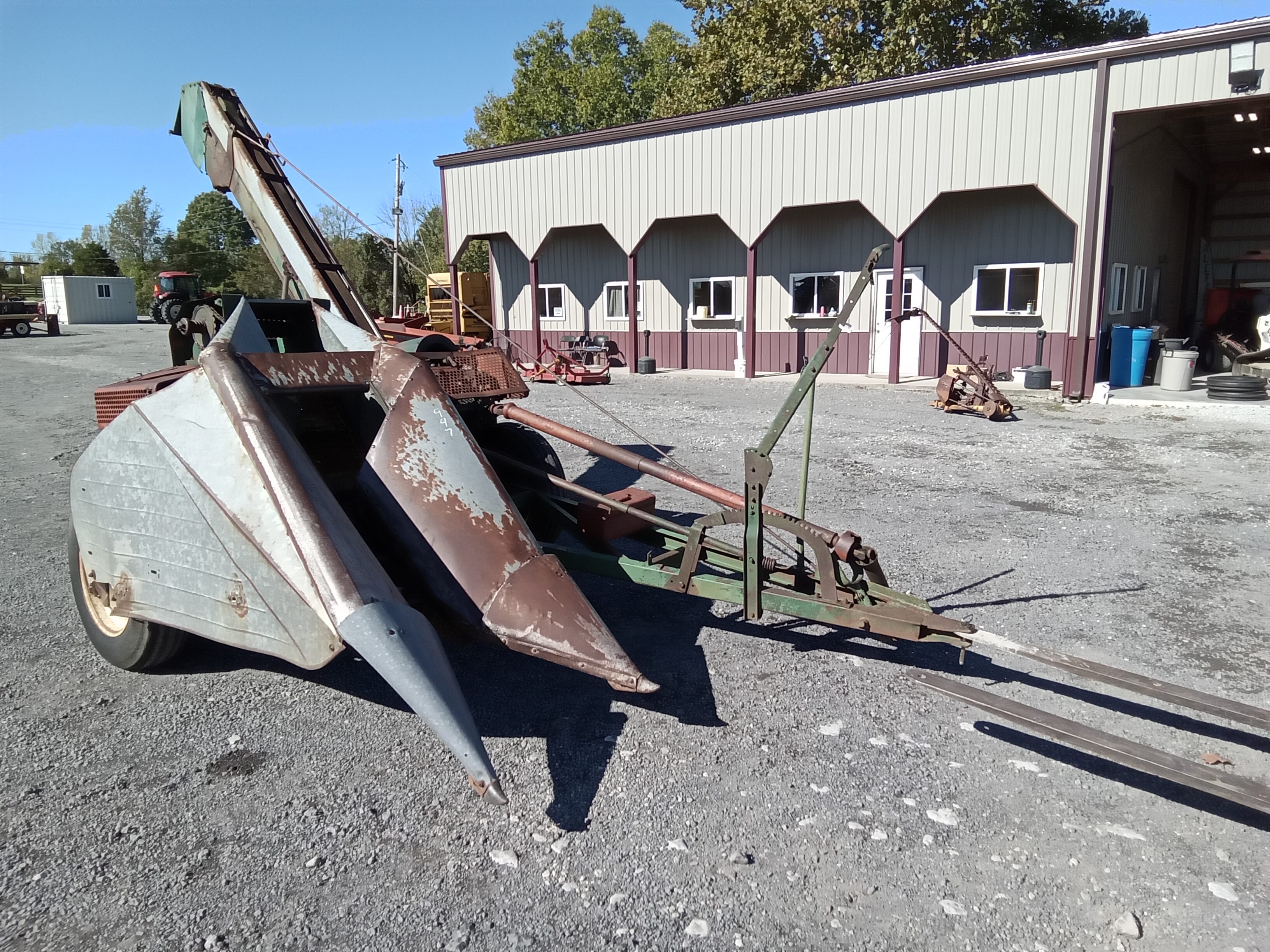 New Idea 323 Equipment Image0