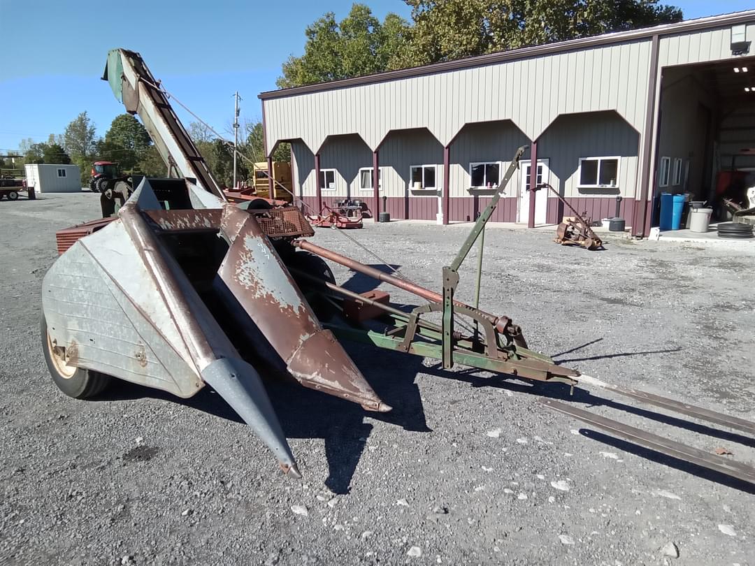 Image of New Idea 323 Primary image