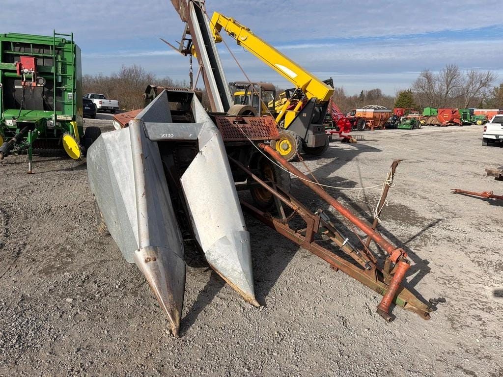 New Idea 323 Equipment Image0