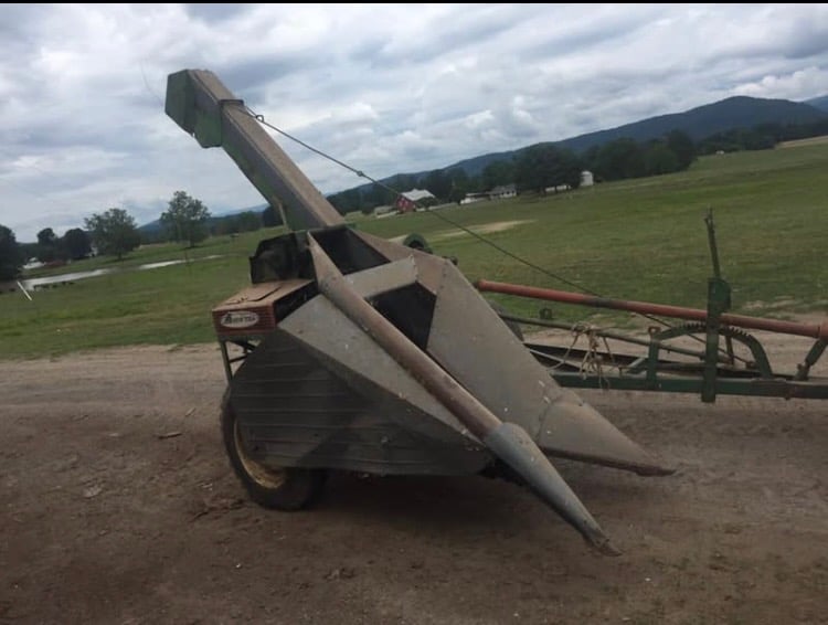 New Idea 323 Equipment Image0