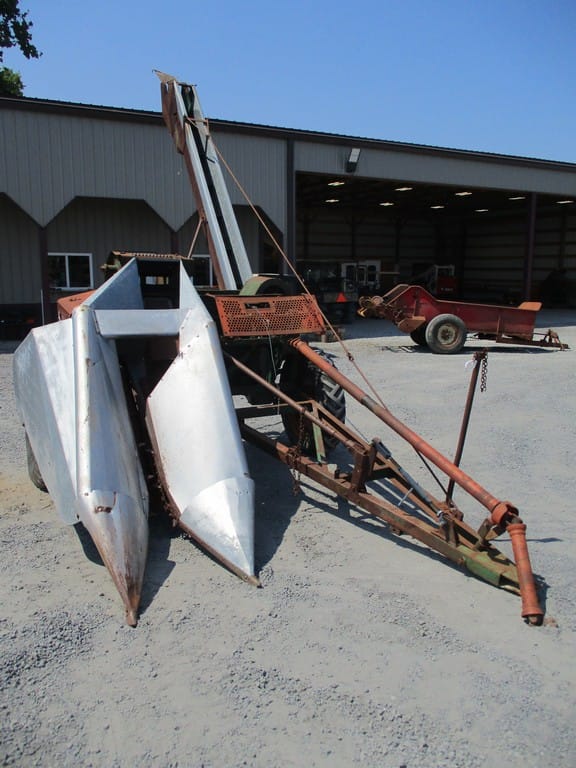 New Idea 323 Equipment Image0