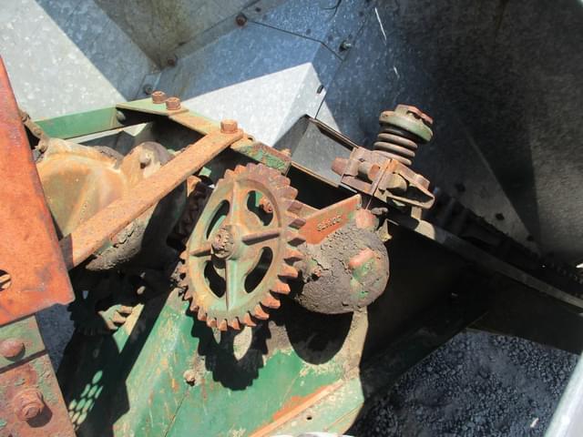 Image of New Idea 323 equipment image 4