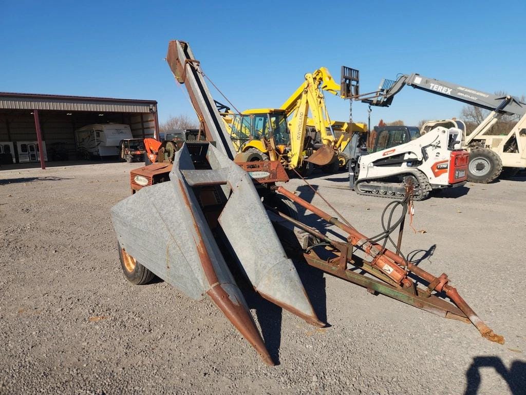 New Idea 323 Equipment Image0