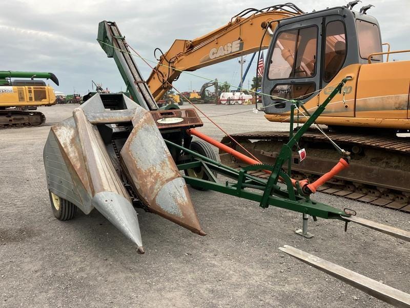 New Idea 323 Equipment Image0