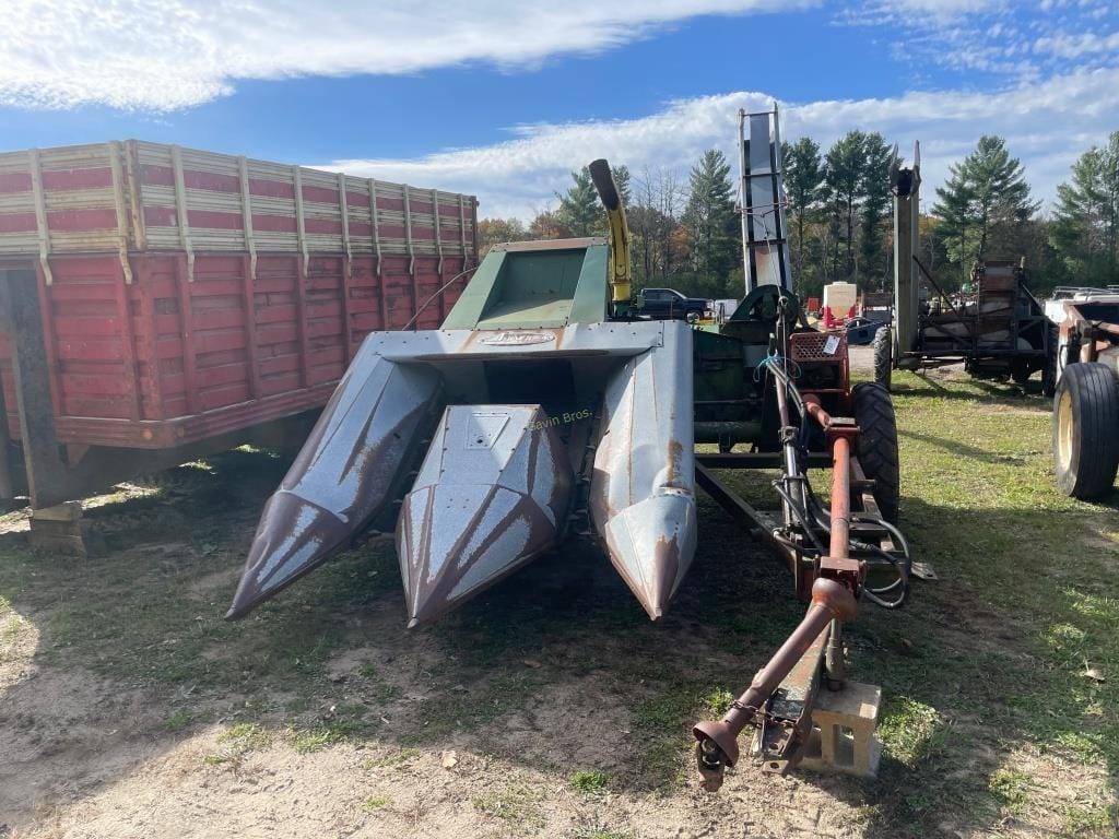 New Idea 324 Equipment Image0