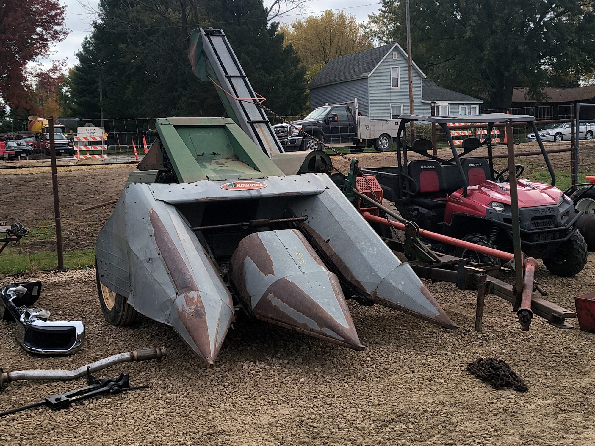 New Idea 324 Equipment Image0