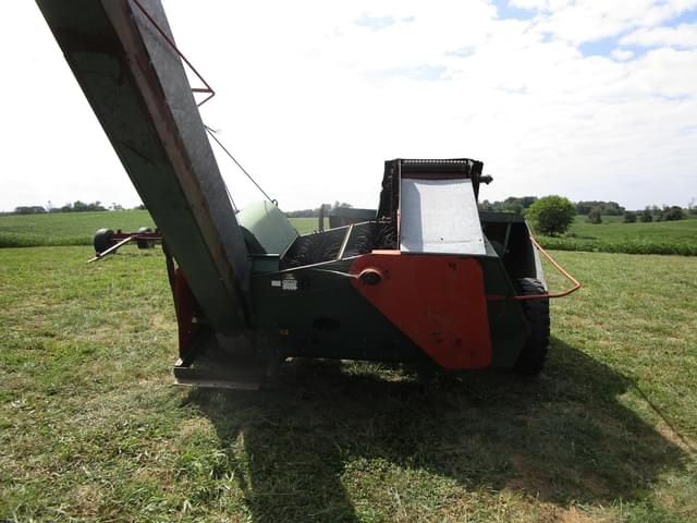 Image of New Idea 324 equipment image 1