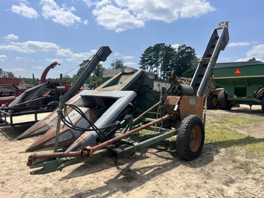 New Idea 324 Equipment Image0