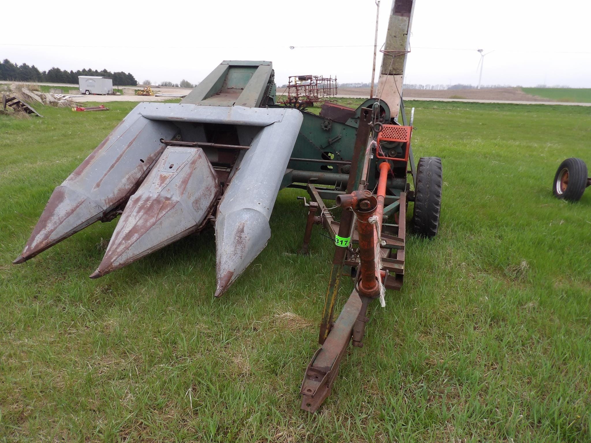 New Idea 325 Equipment Image0