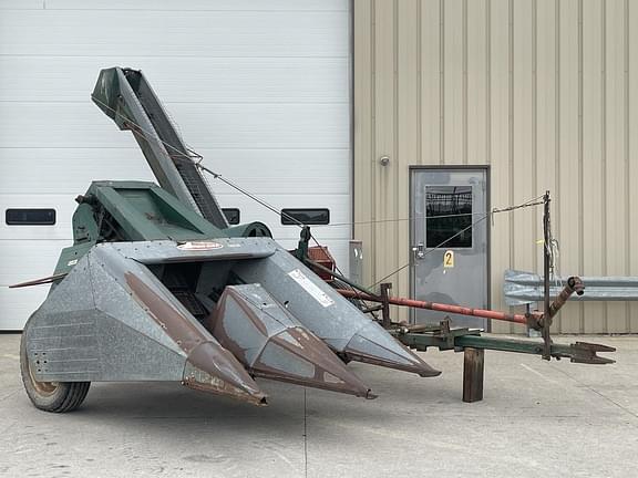 New Idea 325 Equipment Image0