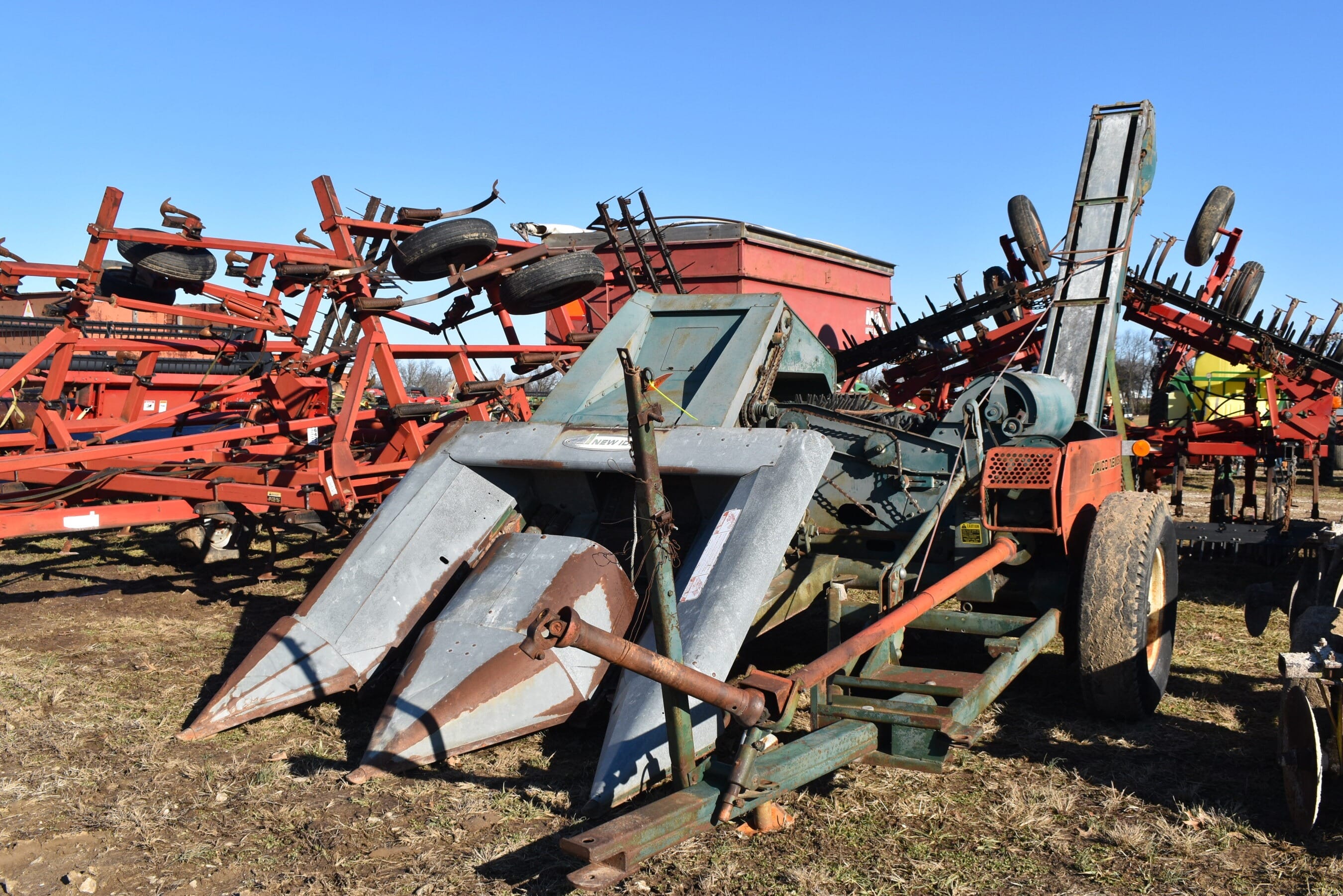 New Idea 327 Equipment Image0