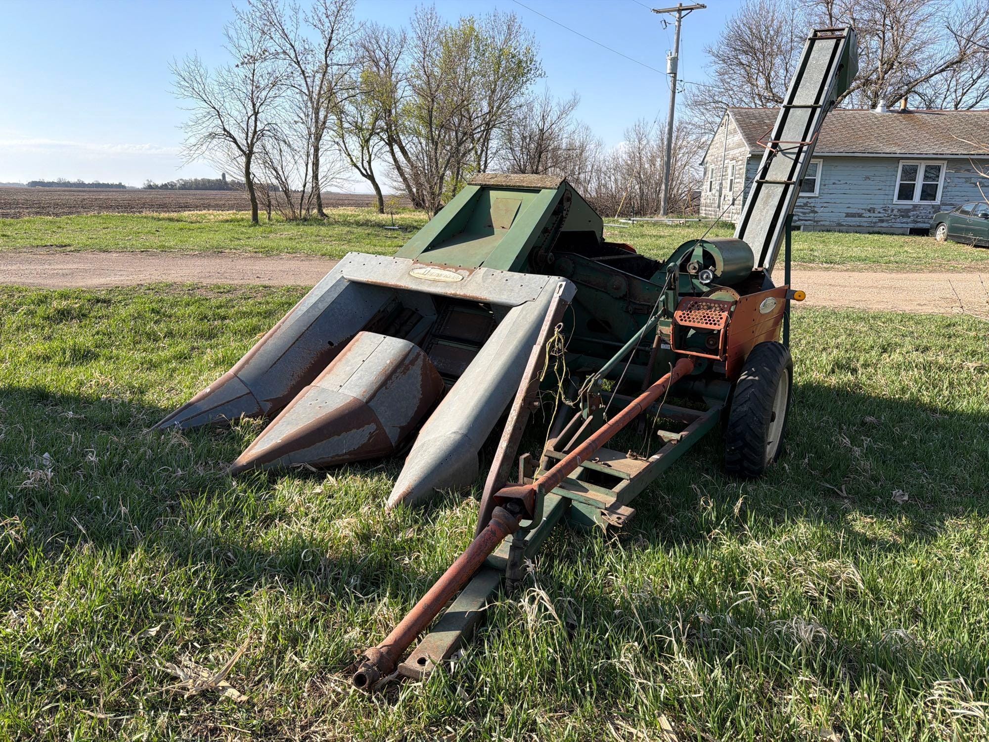 New Idea 327 Equipment Image0