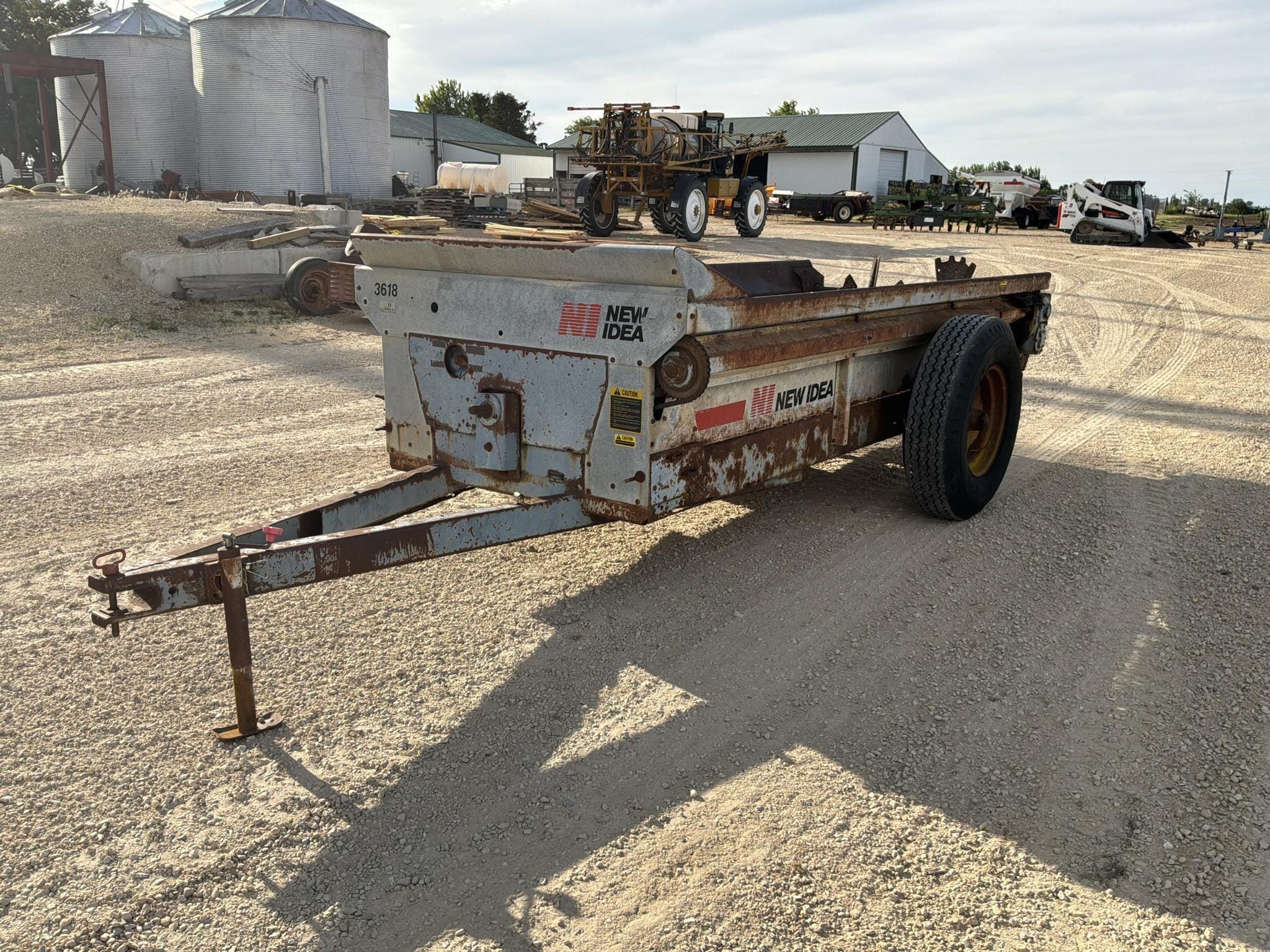 New Idea 3618 Equipment Image0