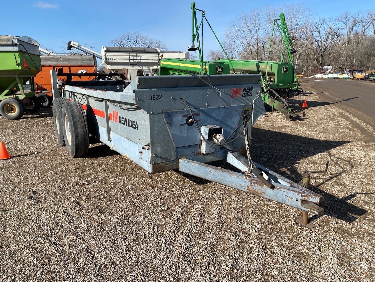 New Idea 3632 Equipment Image0