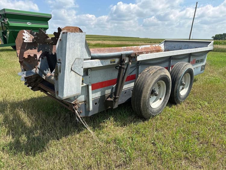 New Idea 3632 Manure Handling Manure Spreaders Dry for Sale Tractor