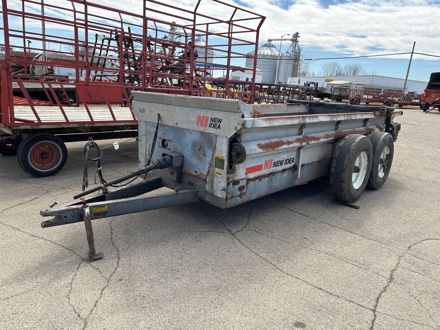 New Idea 3639 Equipment Image0