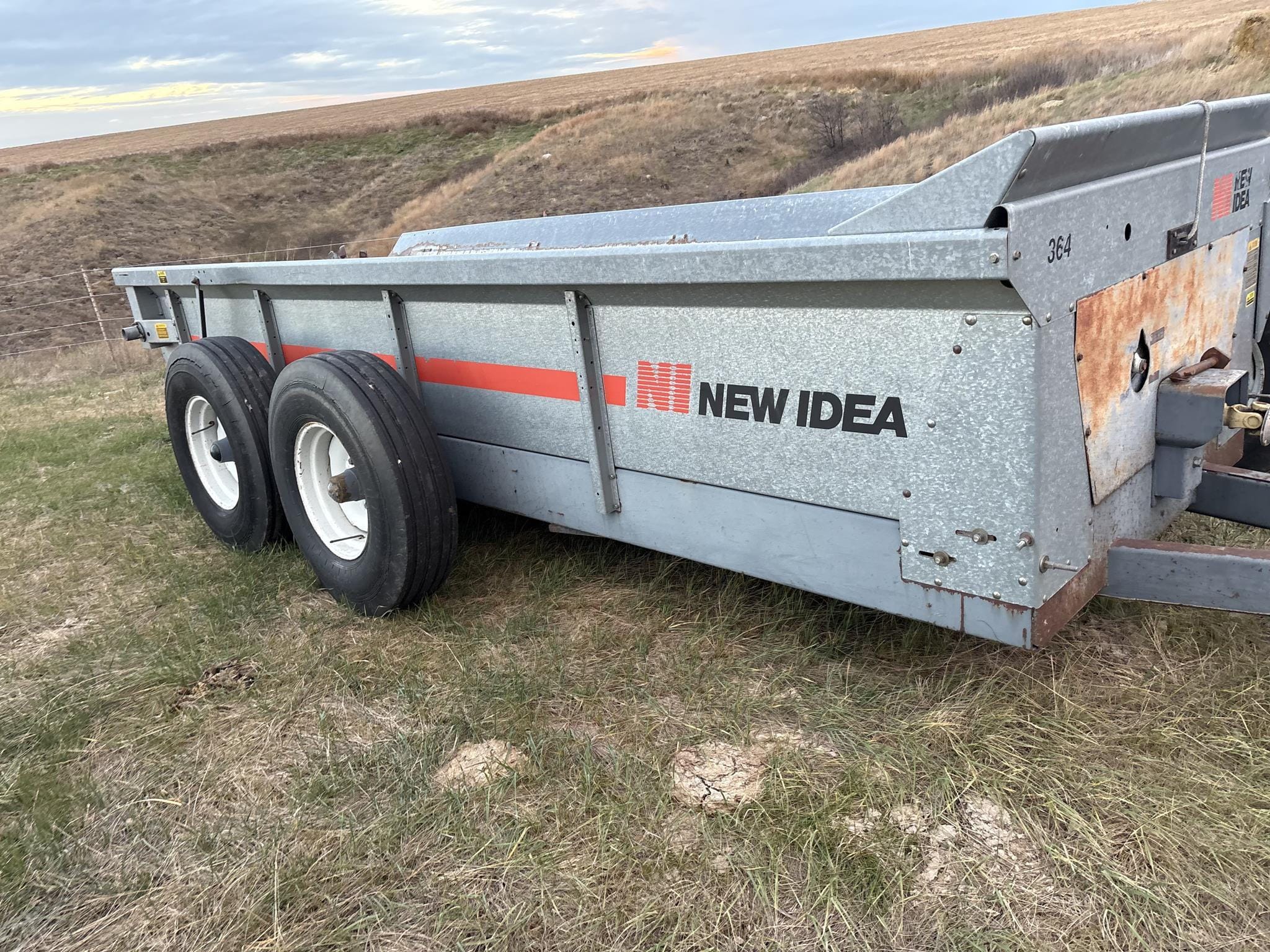 New Idea 364 Equipment Image0