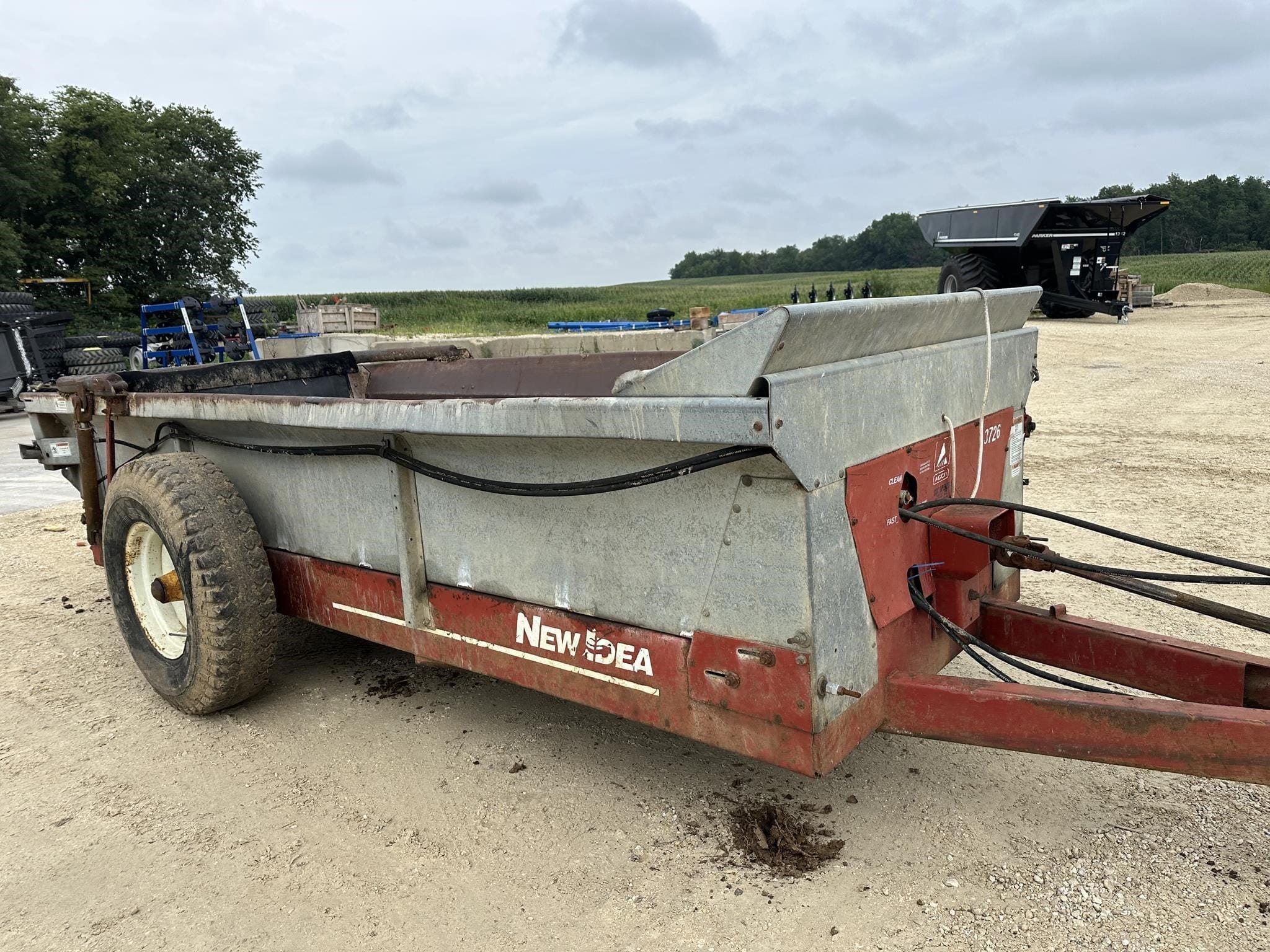 New Idea 3726 Equipment Image0
