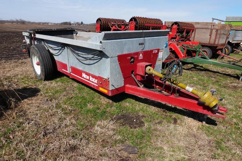 New Idea 3726 Equipment Image0