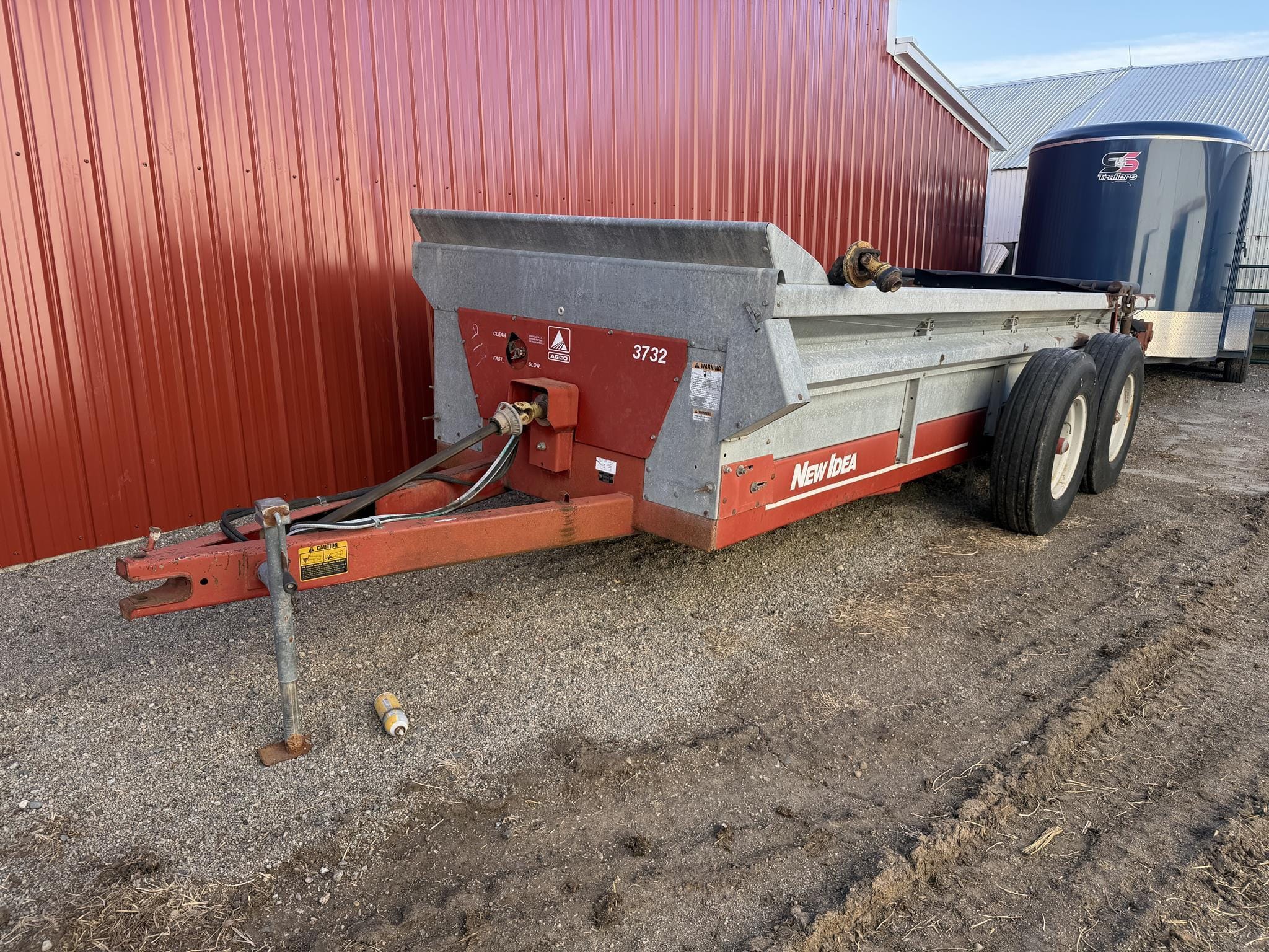 New Idea 3732 Equipment Image0