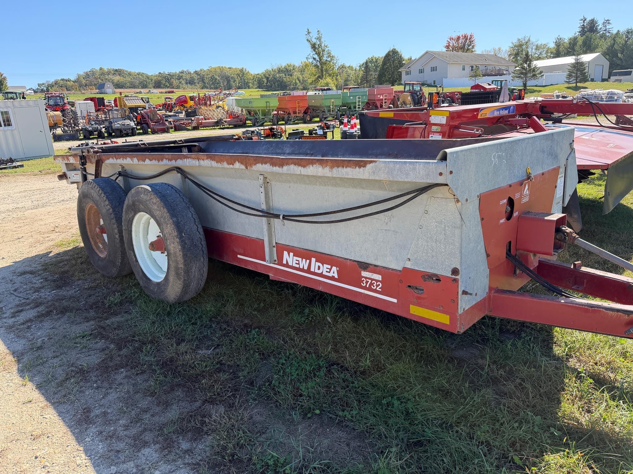 New Idea 3732 Equipment Image0