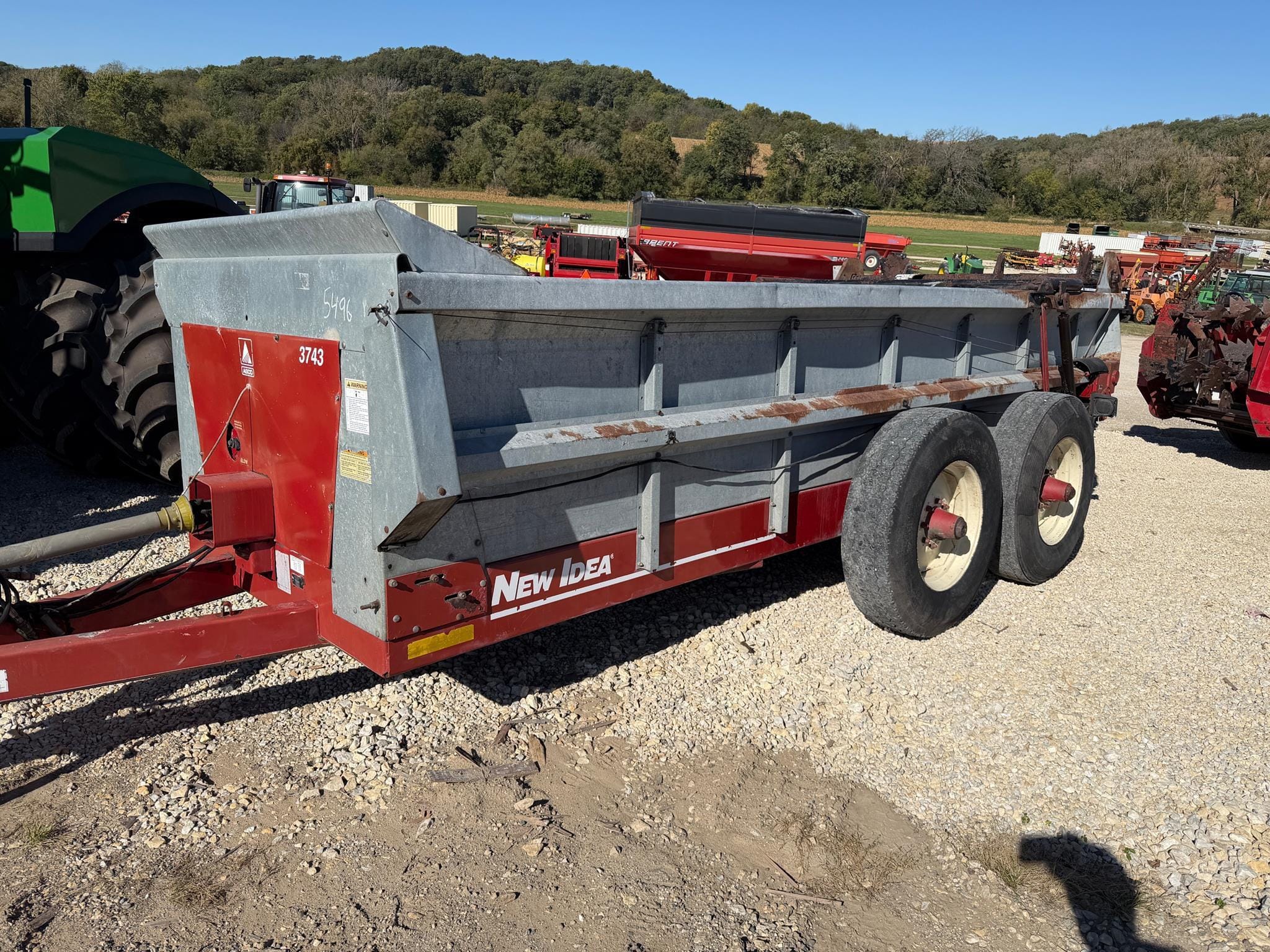 New Idea 3743 Equipment Image0