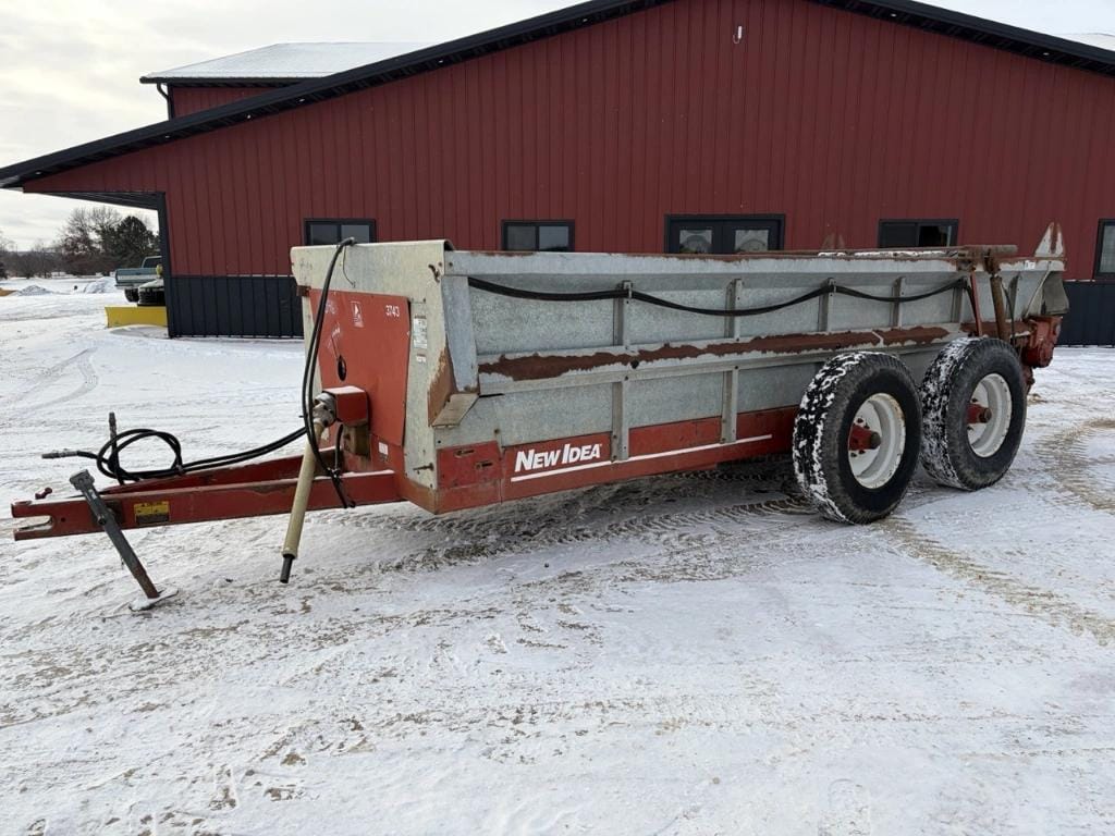 New Idea 3743 Equipment Image0