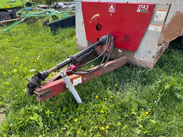 Image of New Idea 3743 equipment image 1