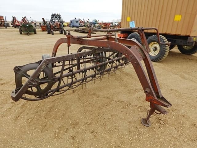 Image of New Idea 400 equipment image 1