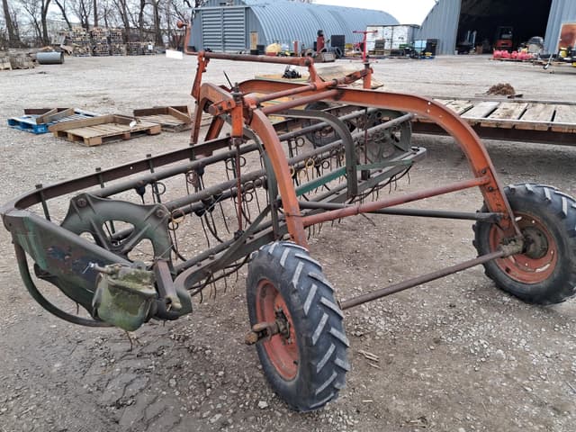 Image of New Idea 402 equipment image 1