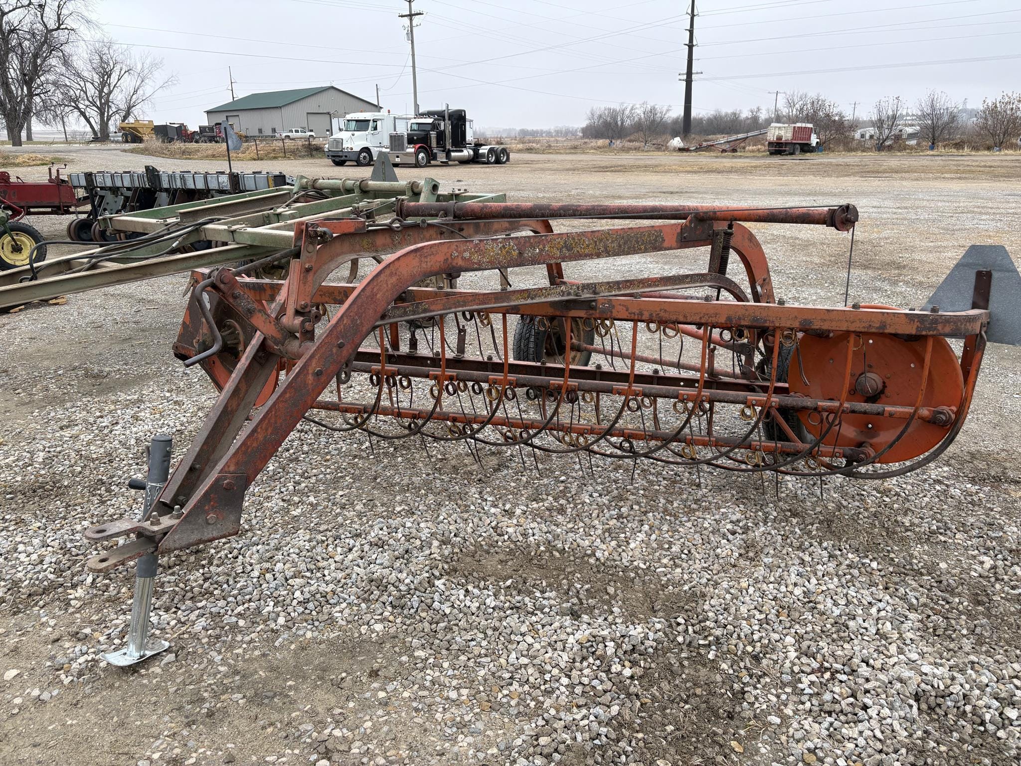 New Idea 402 Equipment Image0