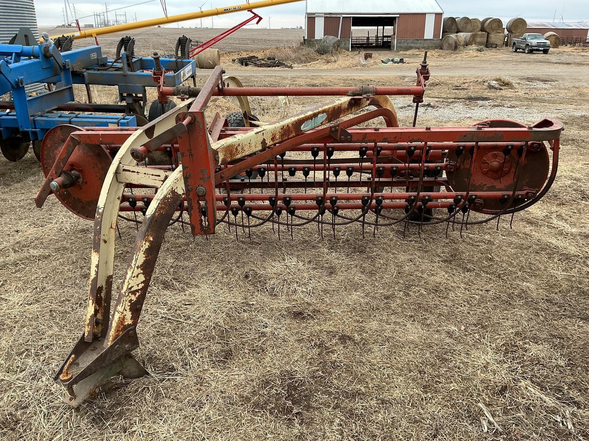 New Idea 402 Equipment Image0